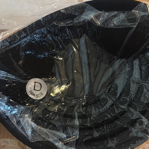 Black Strapless Adhesive Bra - Picture 7 of 7